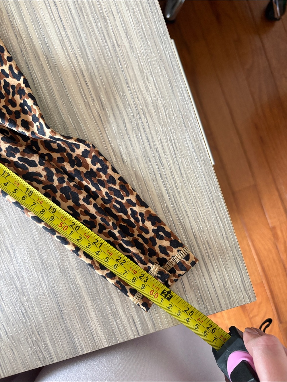 Fabletics Define PowerHold Ultra High-Waisted 7/8 Leopard Leggings Size M NWT - Picture 7 of 7